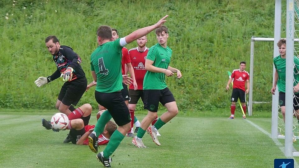 Ordentlich Betrieb war in den beiden ersten Pflichtspielen im Strafraum des FC Kirchweiler: Im Kreispokal setzte es ein 2:7 gegen die SG Weinsheim (im Bild). Der Ligastart wurde bei der SG Brück-Dreis mit 2:6 verloren.