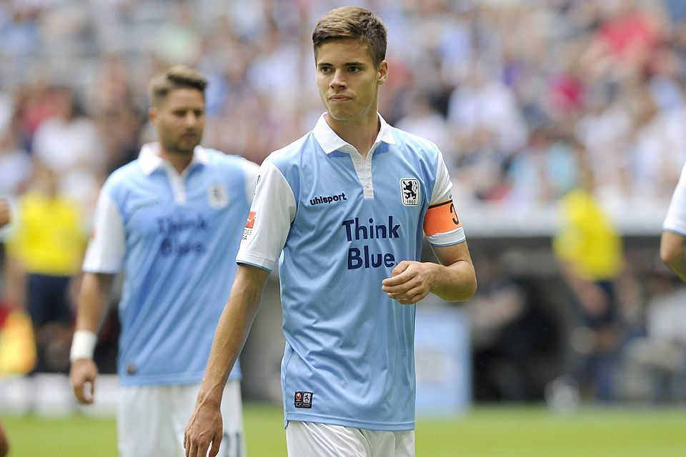 Julian WEIGL TSV 1860 München Aktion Einzelbild angeschnittenes Einzelmotiv Halbfigur halbe Figur