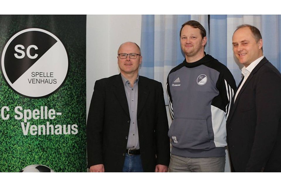 Einigten sich auf eine Verlängerung: (v.l.) Jürgen Wesenberg, Sebastian Röttger und Thomas Lindemann. Foto: Dieter Kremer