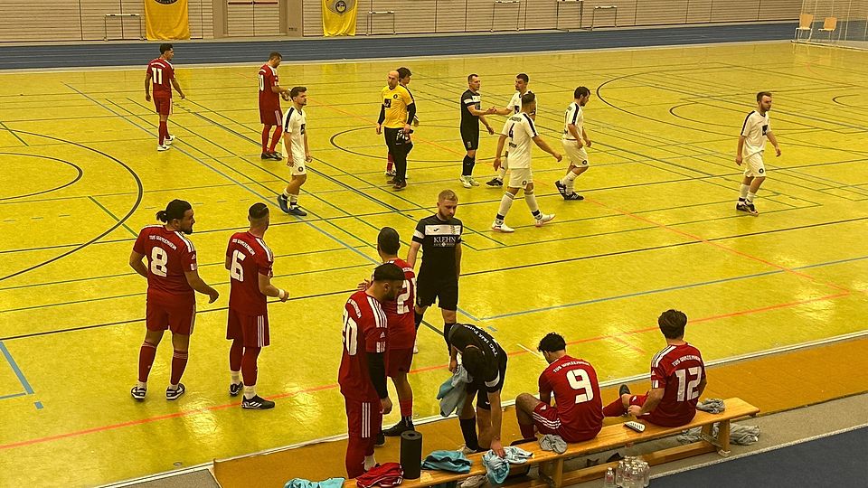 Warmmachen für die Hallenmeisterschaft: Der Kreuznacher Vertreter TuS Winzenheim und die SG Mauchenheim aus dem Kreis Alzey-Worms.