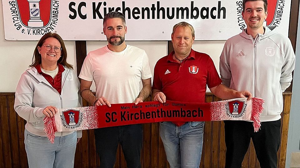 Von links: Nicole Schusser-Schindler (2. Vorstand), der künftige Trainer Christian Ringler, Josef Reisner (1. Vorstand) und Marcel Lohner (Fußball-Abteilungsleiter).