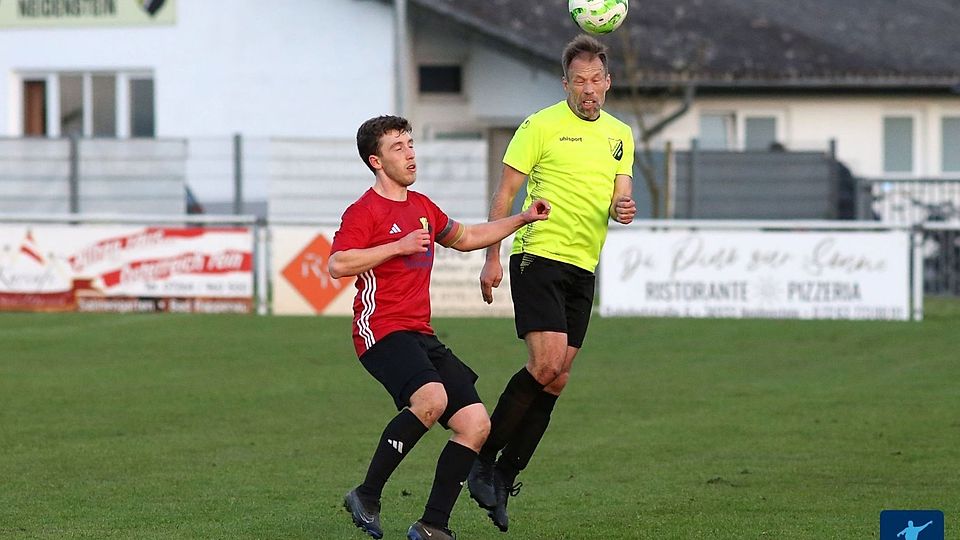 Die Landshausener um Mirco Heinrich (r.) versuchen sich vom Tabellenkeller fernzuhalten.