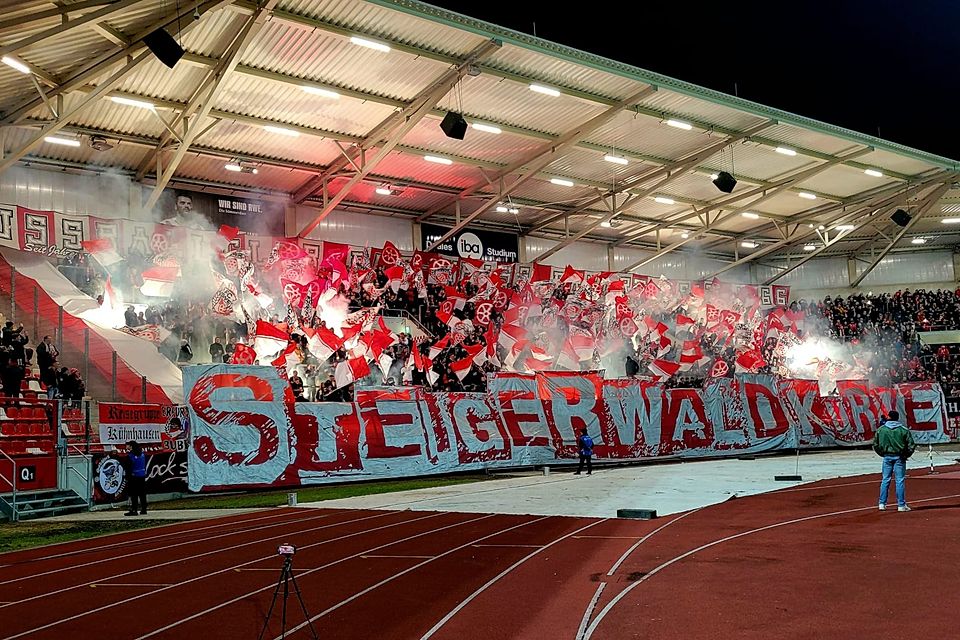Trotz Niederlage: Stimmungsvolle Atmosphäre im Steigerwaldstadion.