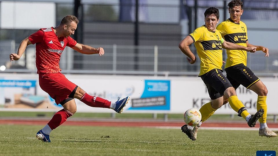 Kreisklasse Deggendorf: Nicht zu stoppen war wieder einmal Jonas Müller (li.), der gegen Stephansposching einen Doppelpack erzielte - und damit bereits seine Saisontreffer 15 und 16.