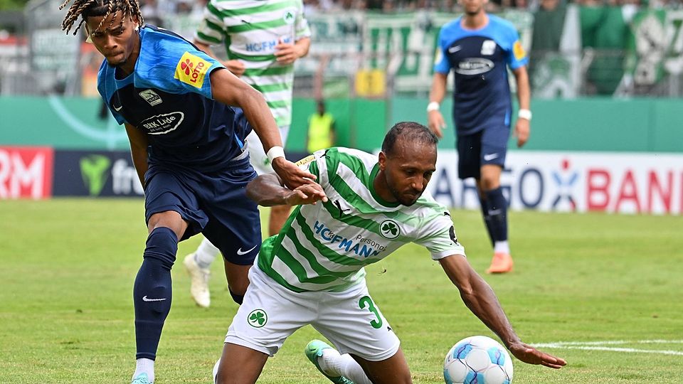 Im Pokalduell gegen die Profis der Fürther fiel Ismael Wiegand (li.) nicht nur wegen seiner Lockenpracht auf. Jetzt hat sich das Kleeblatt die Dienste des Flügelflitzers gesichert.