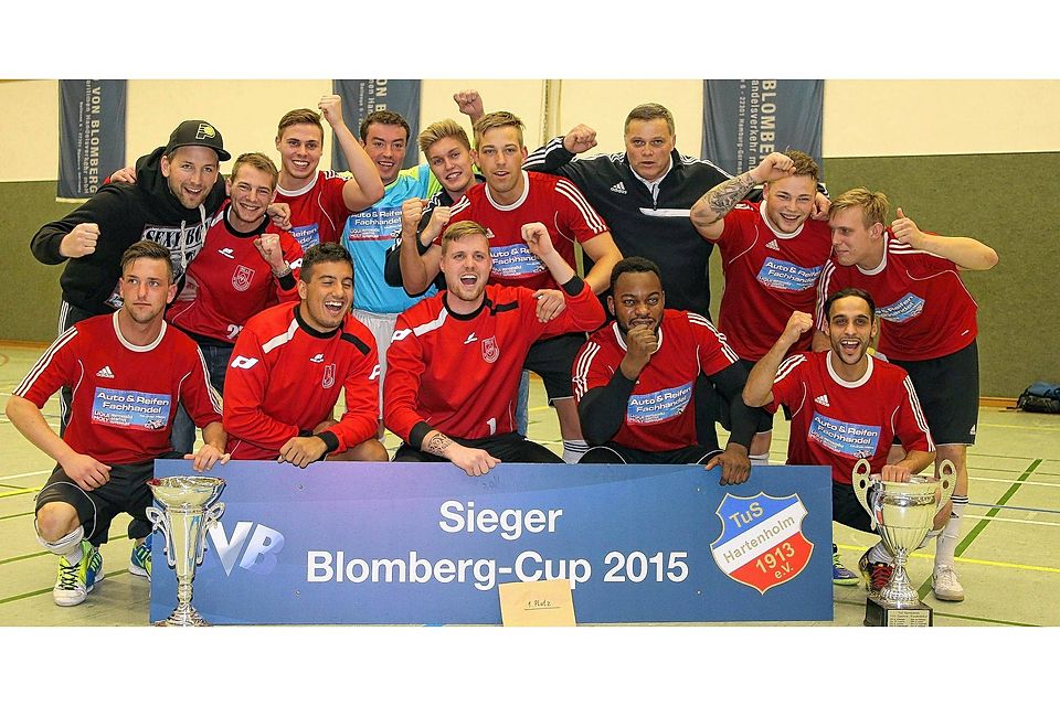 Holten sich schon ihren dritten Hallen-Pokal: die Mannschaft des SV Schackendorf. Foto: Göttsche