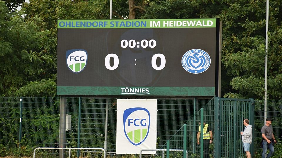 Der FC Gütersloh und der MSV Duisburg stehen sich im Eröffnungsspiel gegenüber.