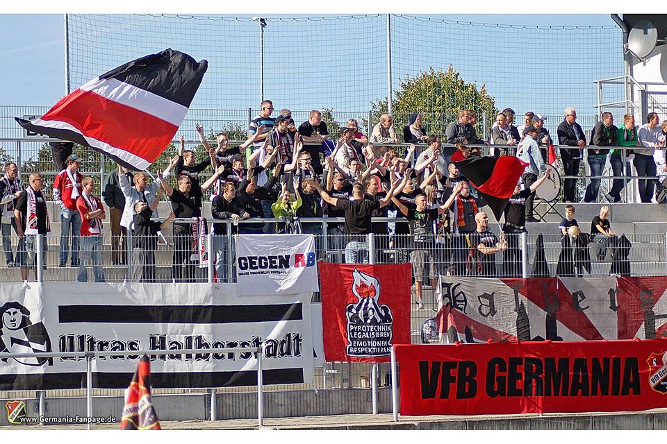Die Germania-Fans freuen sich auf das Duell gegen den HFC.  F: Sebastian Grote
