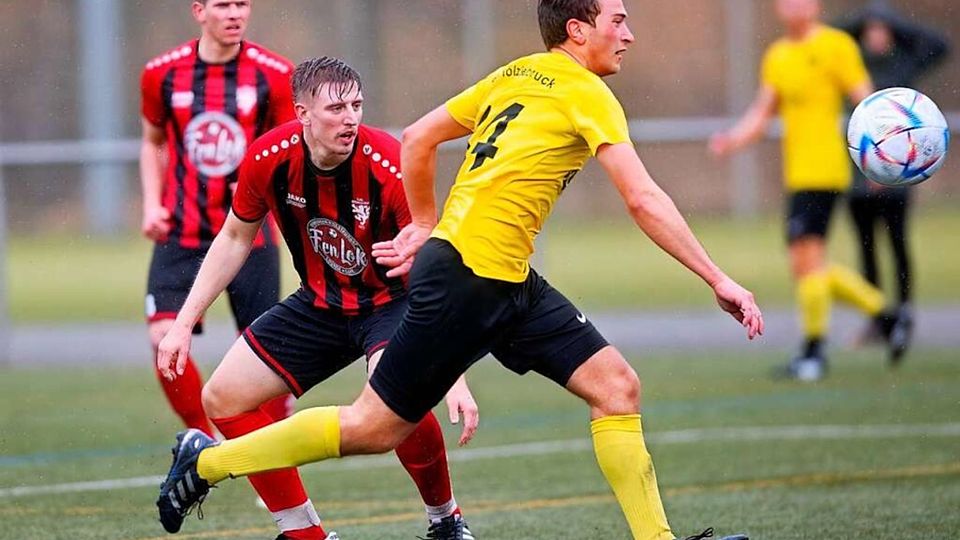Matthias Knöpfle (r.) und der SV Hölzlebruck verspielten eine 3:1-Führung. 