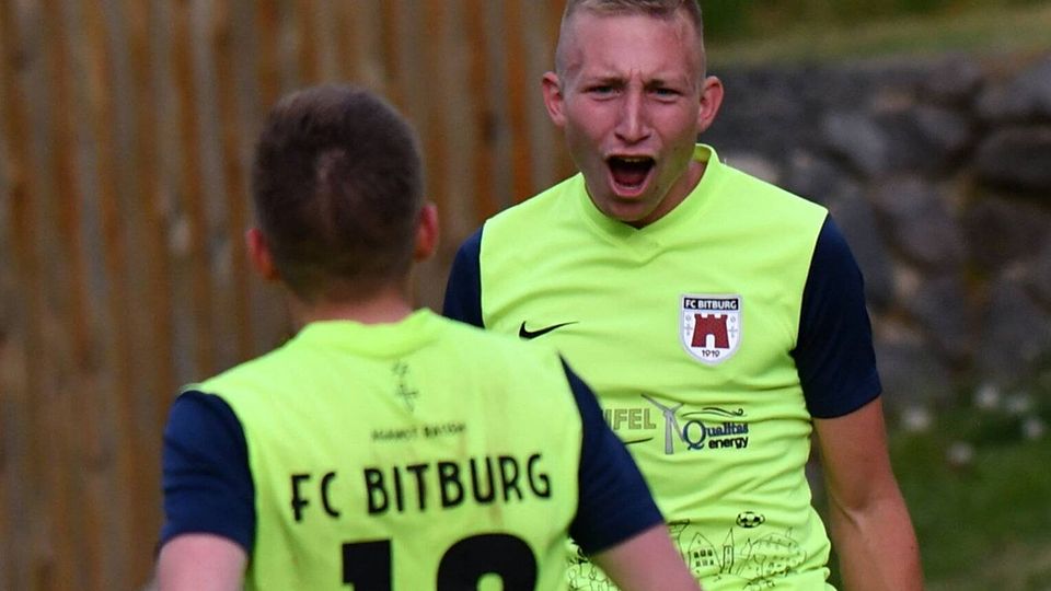 Gefeierter Derbyheld: Nico Fuchs schoss sämtliche Bitburger Treffer zum 3:2-Sieg in Stadtkyll.