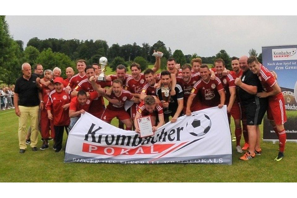Da ist das Ding! Der SV Rot-Weiß Hadamar gewinnt den Kreispokal Limburg-Weilburg 2017. Foto: Klein.