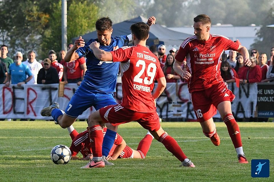 Matthias Jocham (links) hat sich mit dem TSV Kottern durch ein 0:0 beim TSV Seebach eine gute Ausgangssituation fürs Rückspiel geschaffen. Matthias Jocham (links) hat sich mit dem TSV Kottern durch ein 0:0 beim TSV Seebach eine gute Ausgangssituation fürs Rückspiel geschaffen.