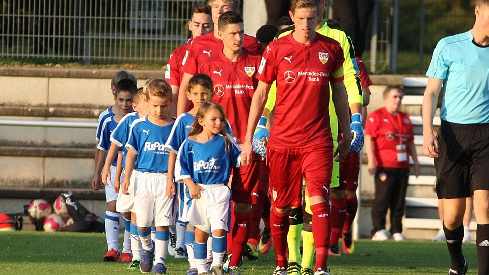 FuPa Stuttgart bietet die einmalige Chance Hand in Hand mit der U23 des VfB Stuttgart einzulaufen.Foto: Jens Lommel