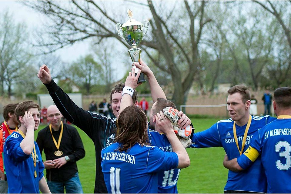 Kleinpaschleben feiert! Gegen Schrenz gewinnen sie das Premierenfinale des ABI-Pokals. Fotos: Florian Seifert