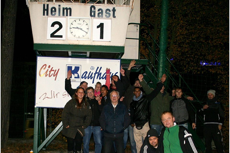 Preussen-Fans bejubeln den Sieg   Foto: Uli Gelmroth