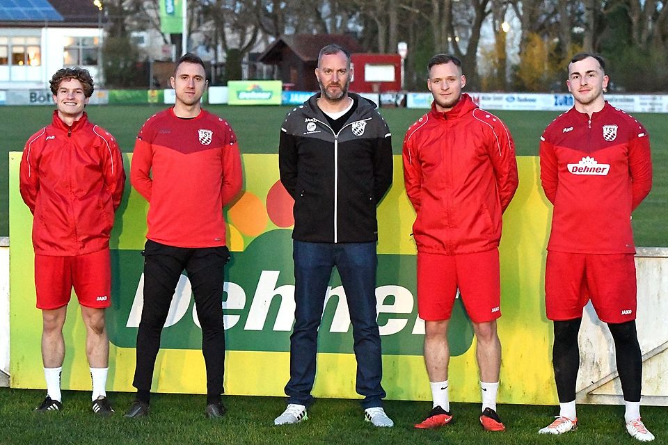 Von links nach rechts: Etienne Perfetto, Jannik Schuster, Sportlicher Leiter Jürgen Meissner, Eugen Belousow und Florian Rauh.