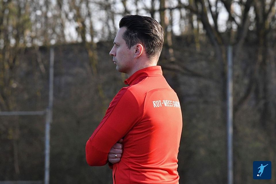 Rot-Weiß Darmstadt und ihr Trainer Dominik Lohrer verzweifeln an der eigenen Chancenverwertung. Am Ende steht ein 0:0 zwischen dem SV Unter-Flockenbach und RW Darmstadt.