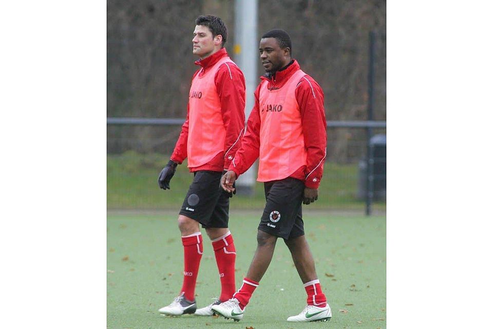 Andrew Sinkala (rechts) spielt für Worringen in der Landesliga, Foto: Dahmen