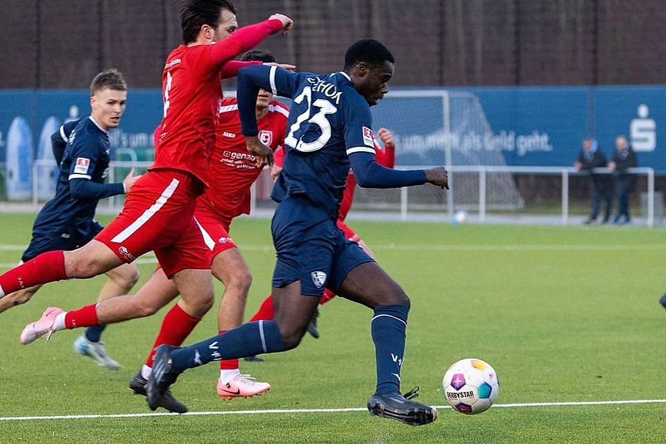 Mit Jean-Philippe Njike Nana präsentieren die Thüringer bereits den zweiten Neuzugang vom VfL Bochum innerhalb kurzer Zeit. Mit Jean-Philippe Njike Nana präsentieren die Thüringer bereits den zweiten Neuzugang vom VfL Bochum innerhalb kurzer Zeit.