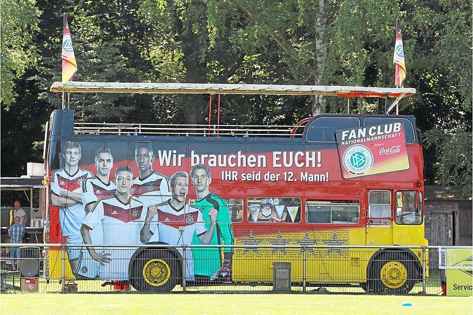 Weg ist er, und mit dem WM-Truck auch der Fanbus: Der WM-Pokal hat Oberhavel verlassen. Am Freitag ist er in Schlieben zu sehen. Foto: MZV/Jürgen Zinke