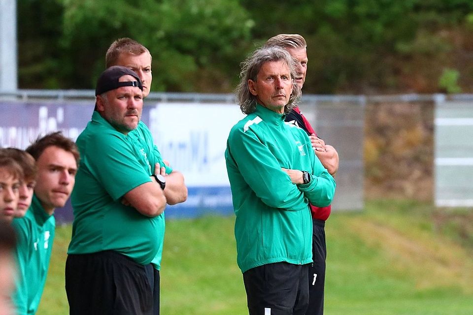 Josef Dütsch steht auch nächste Saison an der Seitenlinie des FC Weiden-Ost.