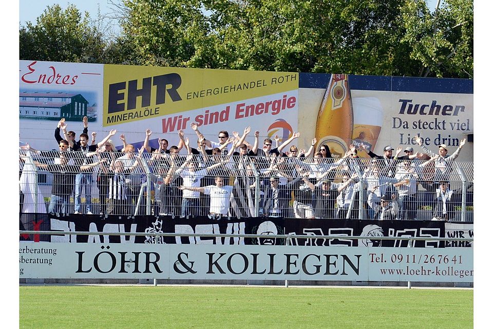 Rund 70 Anhänger aus Burghausen waren Gast beim "Sicherheitsspiel" gegen Seligenporten. F: Meier