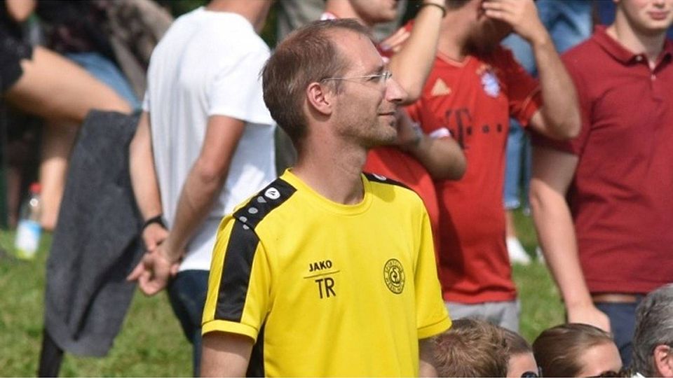 Ein zufriedenes Lächeln: Das hat sich der SC Weßling um Coach Schober in den letzten Spielen erarbeitet.  Dieter Metzler