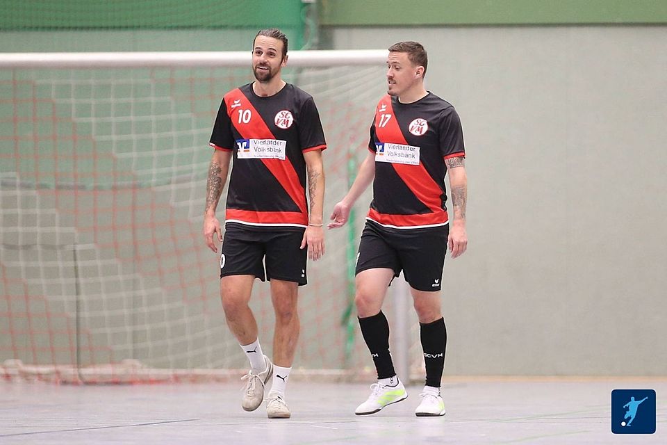 Martin Harnik (l.) überragt beim Dassendorf-Debüt von Max Kruse.