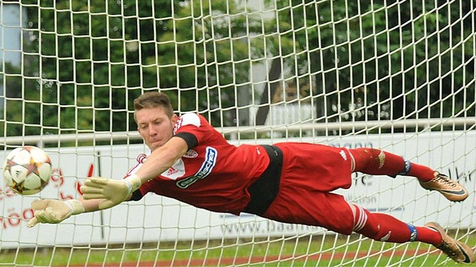 Nach eineinhalb Jahren in Nördlingen meldet sich Torhüter André Behrens beim FC Gundelfingen zurück und ersetzt den nach Moosburg abgewanderten Soma Orban.   F.: Walter Brugger
