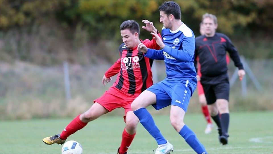 Daniel Wick (links) ist mit seiner SG Eschbach/Wernborn am Sonntag im Derby bei der SGE Feldberg gefordert.	Foto: Flucke