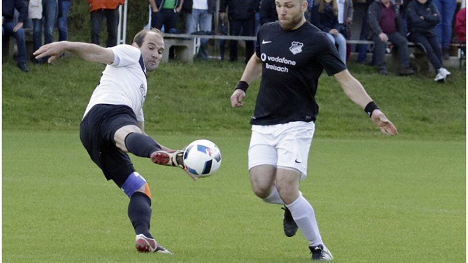 Keinen Sieger fand die Partie zwischen Biederbach und Manuel Greve (links) und den Breisachern um Björn Helke | Foto: Benedikt Hecht