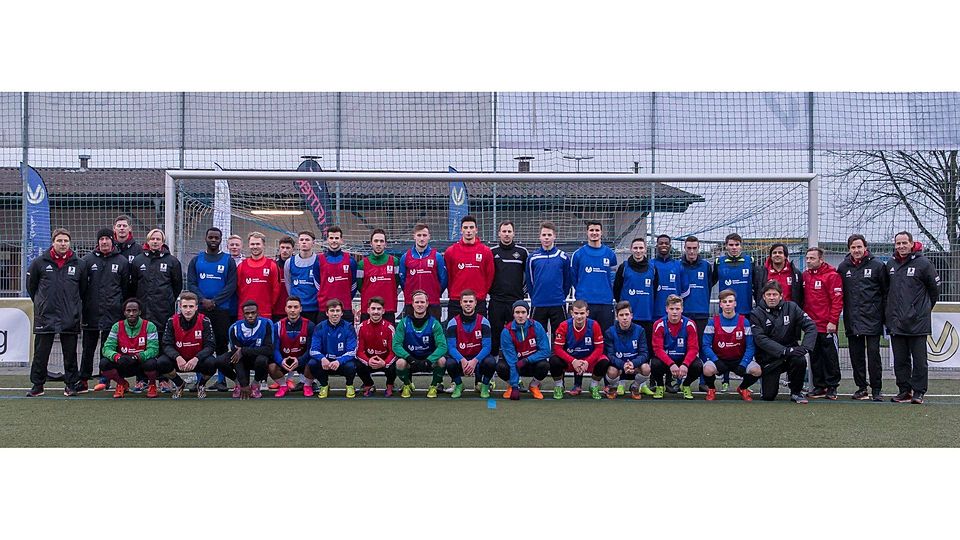 29 Talente und ein namhaftes Trainerteam um Thomas Häßler, Michael Oenning, Richard Golz und Uwe Scherr waren gestern bei der Abschlusssichtung in Gelnhausen. Vom heimischen GFC setzte sich Angelo De Carvalho bei den vorherigen Sichtungen durch. Vom Hessenligisten Bayern Alzenau waren Marco Fritscher und Philipp Beinenz dabei.