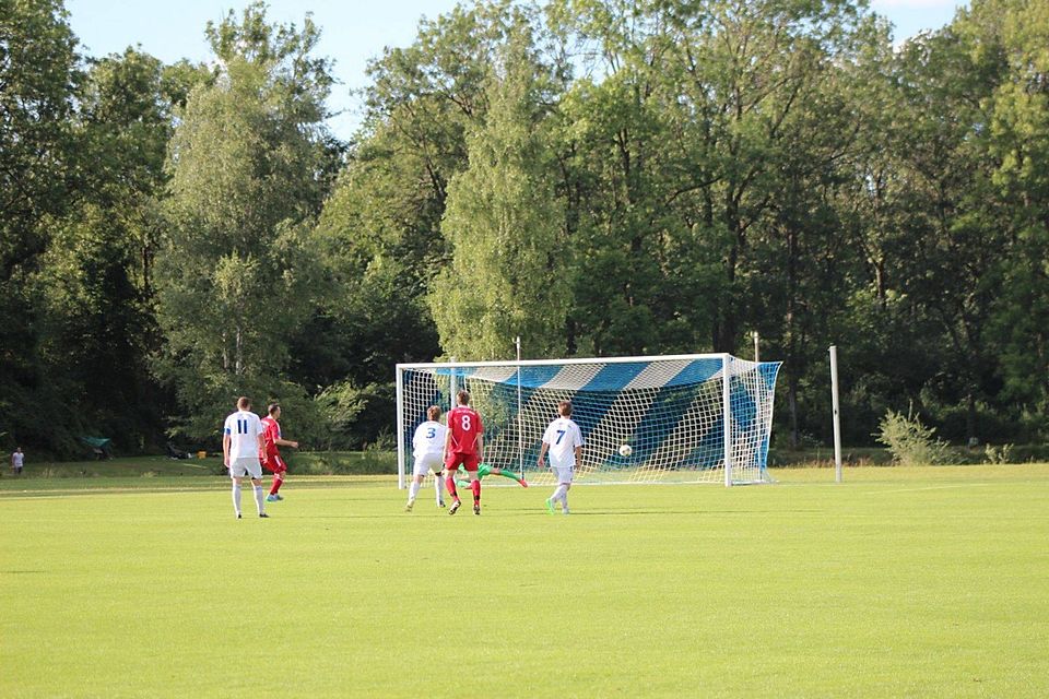Fällt beim Eröffnungsspiel zwischen dem FC Heimertingen und dem ASV Fellheim auch gleich das erste Tor in der Kreisliga Mitte?   F: Wittmann