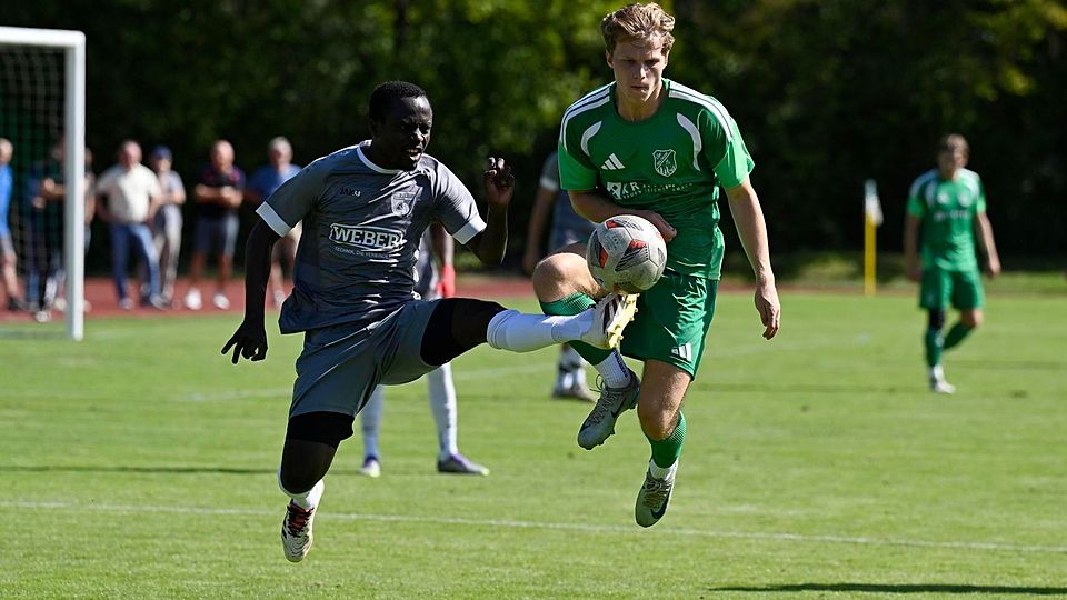 Ein bis zum Schluss spannendes Derby sahen die 250 Zuschauer beim Match zwischen Max Kampas (re.) Waldramern und dem BCF Wolfratshausen mit Christian Yanga.