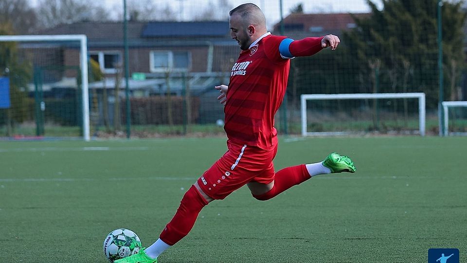 Anadolu Türkspor II feiert am Sonntag ausgelassen die Meisterschaft.