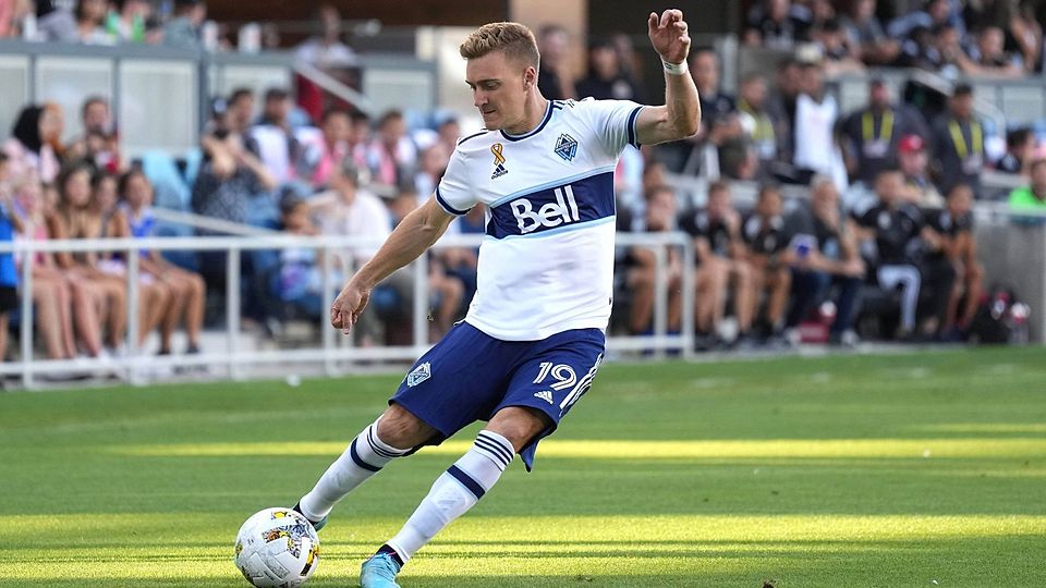 Julian Gressel ist mittlerweile für die Vancouver Whitecaps am Ball. 