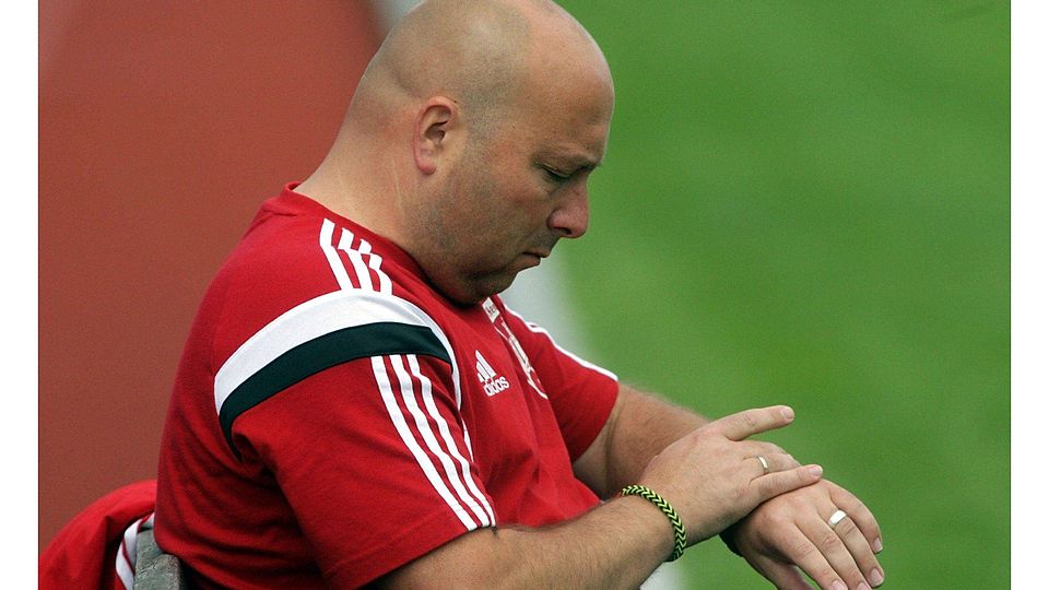 Höchste Zeit für Punkte ? wer sollte das besser wissen als Hennefs Trainer Marco Bäumer? Foto: Wolfgang Herny