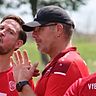 VfB-Trainer Christian Endler (M.) musste die Stärke des Gegners anerkennen.