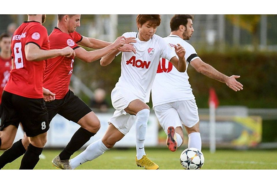 Masaaki Takahara (2.v.r) stürmte bereits für den FC Unterföhring in der Regionalliga Bayern. Nächstes Saison könnte er mit dem SV Türkgücü-Ataspor in die höchste Amateurliga zurückkehren. Sven Leifer