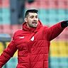 Alper Kayabunar hat „verlängert“. Da Türkgücü noch keinen Trainer gefunden hat, steht der 36-Jährige erneut als Chef an der Seitenlinie.