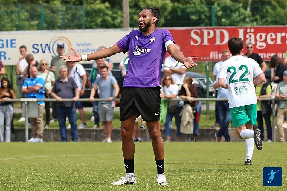 Wo führt der Weg des FSV Jägersburg in der kommenden Saison hin? scheint der Jägersburger Kapitän Salif Cisse zu fragen.