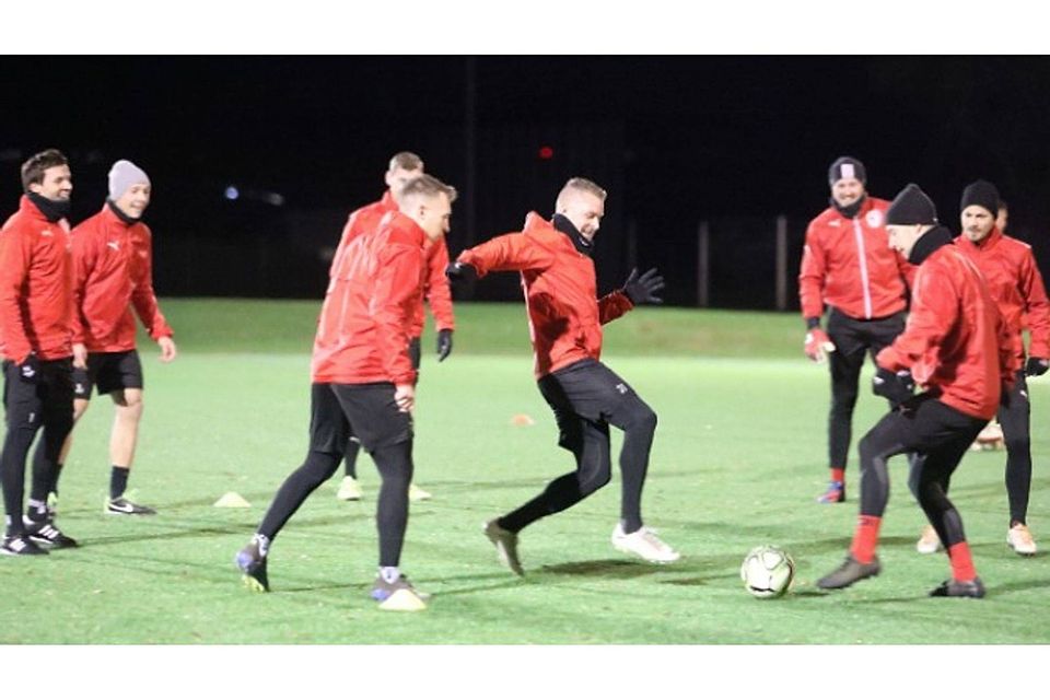 Bei bester Stimmung nahm Hessenligist SG Barockstadt das Training nach der Winterpause wieder auf. Foto: Görlich Bei bester Stimmung nahm Hessenligist SG Barockstadt das Training nach der Winterpause wieder auf. Foto: Görlich