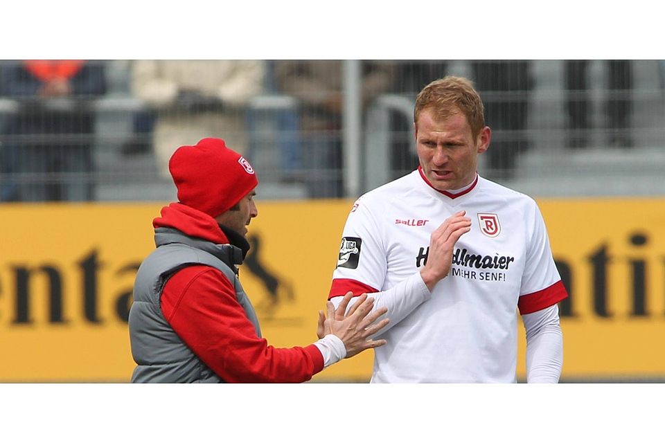 Lukas Sinkiewicz (rechts) genießt das Vertrauen von Trainer Christian Brand. Nun fällt er aber wieder lange aus.  Foto: Nickl