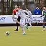 Drei Spiele, neun Punkte lautet die Bilanz des TSV Grünwald (in weiß) im Kalenderjahr 2025. Nun sind Daniel Leugner (Mitte) & Co. zu Gast beim 1. FC Sonthofen im direkten Duell zweier Kellerkinder gefordert.
