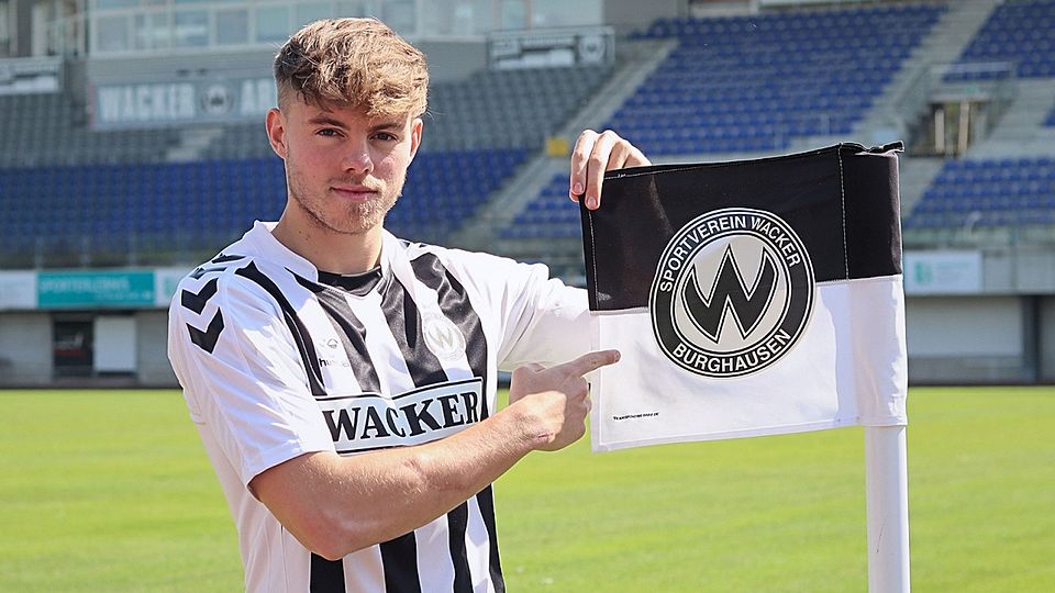Tobias Hofbauer hat beim SV Wacker Burghausen einen Vertrag bis 2026 unterschrieben