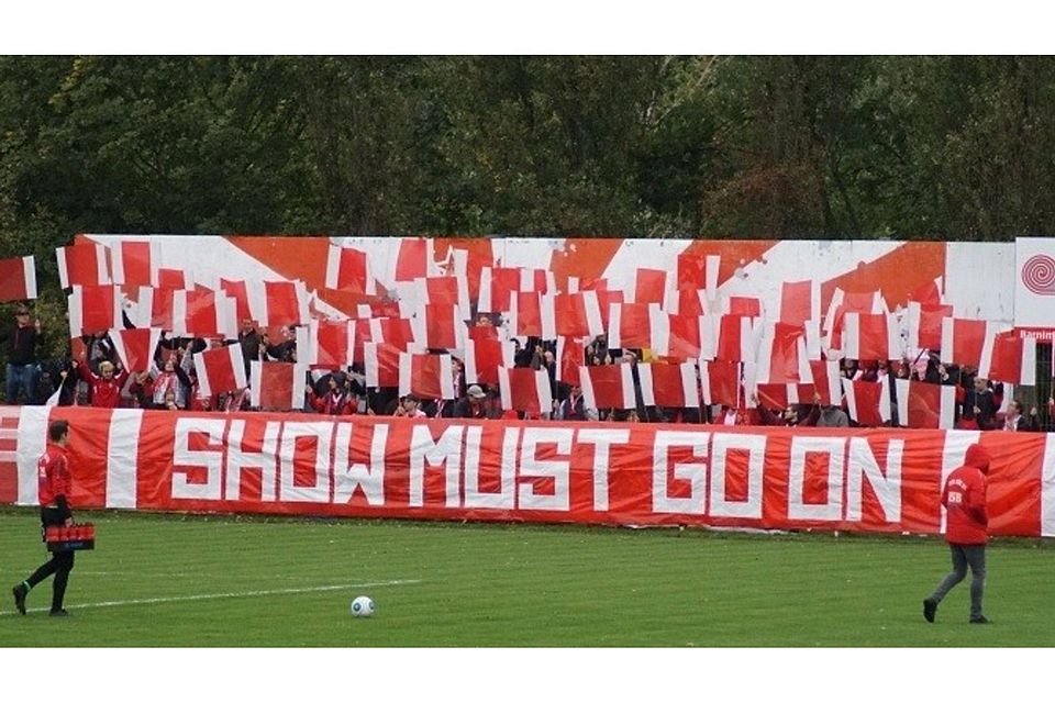 Die Show muss für Brandenburg auch nach dem Pokalaus weitergehen: Gelungene Choreo mit Wahrheitsgehalt auf Seiten der BSC-Fans. F: Fuhrmann