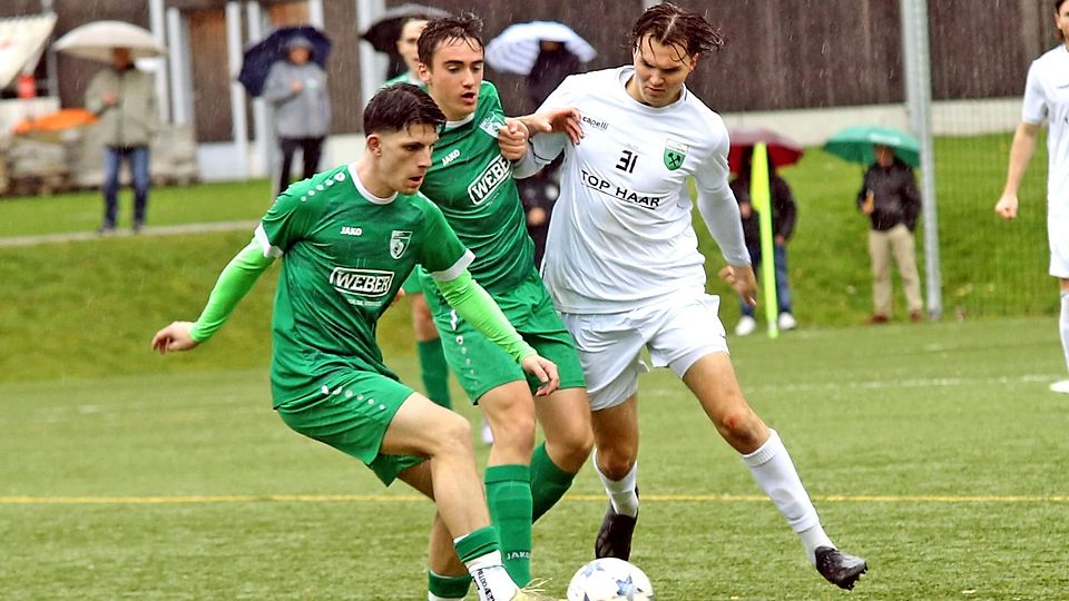 Lange hielt die Gegenwehr der BCF-Kicker um (v.li.) Benni Kuqi und Juri Falch nicht an, dann schossen Jonas Kirschner und seiner Penzberger ein 7:0 heraus.