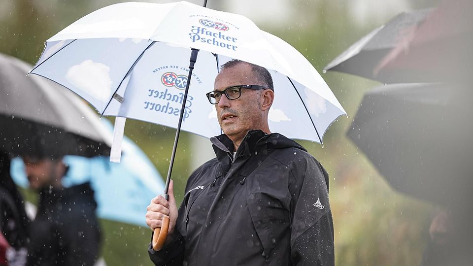 Hält auch über Coach Markus Ansorge den schützenden Schirm: 1. FC-Chef Arne Albl hegt keinerlei Zweifel am Trainer.