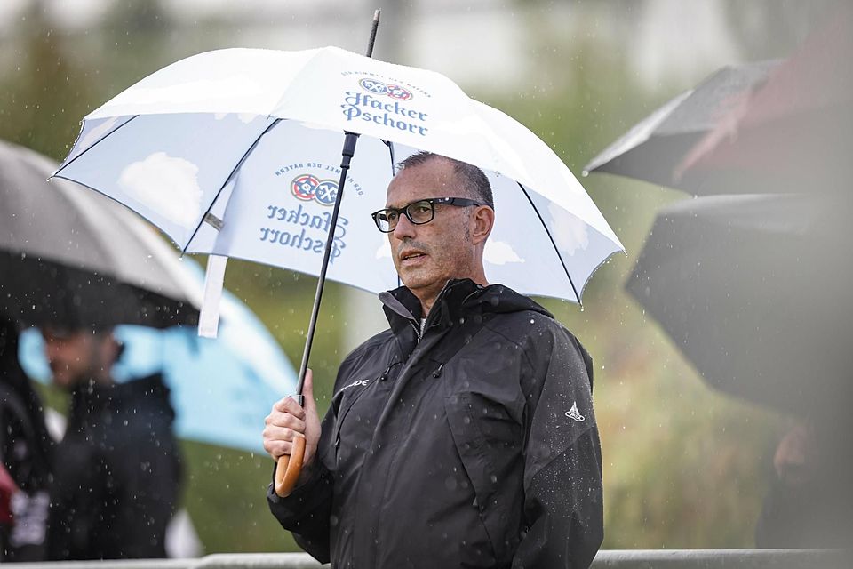 Hält auch über Coach Markus Ansorge den schützenden Schirm: 1. FC-Chef Arne Albl hegt keinerlei Zweifel am Trainer.