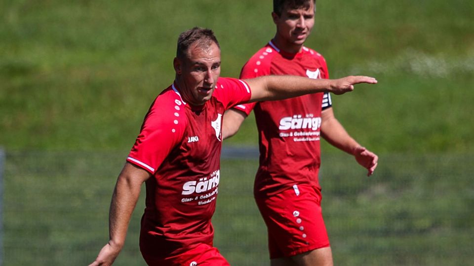 Vier Platzverweise: Benjamin Bechtel (vorn), Coach des TuS Kleines Wiesental, sah die Schiedsrichterleistung beim 0:0 in Steinen kritisch. | Archivfoto: Matthias Konzok